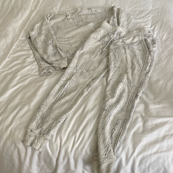 Lululemon Sweatshirt and Sweatpants - Picture 1 of 2